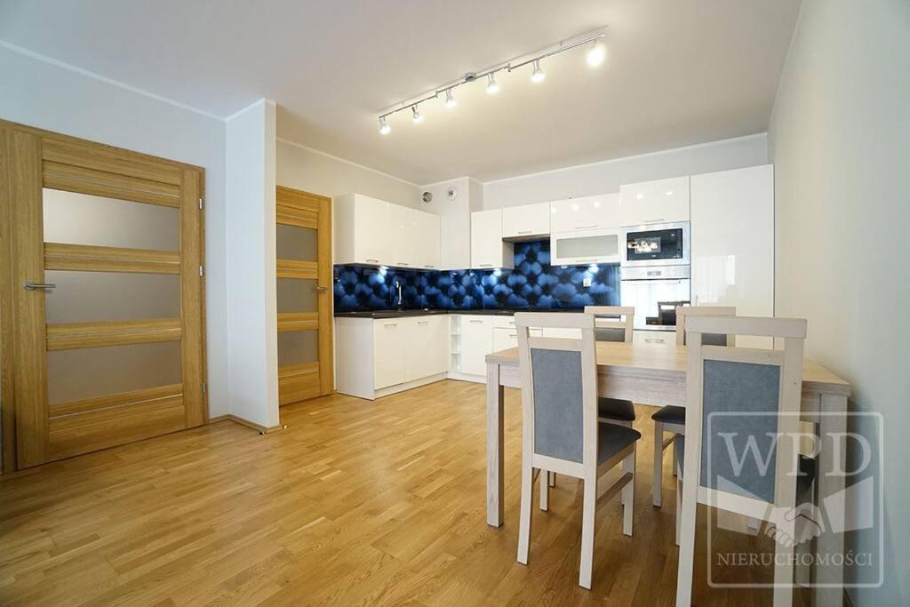 Big Apartment - Old Town - 3 Rooms - Private Parking Breslau Exterior foto